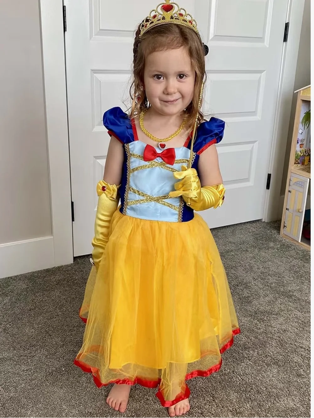 Snow White Costume with Accessories - Picture 3 of 8